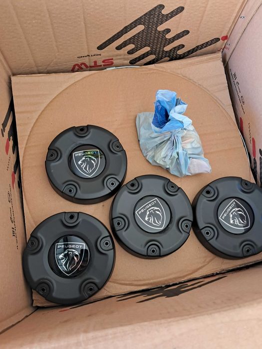 4 Jantes de péugeot partner Modelo STW551 - 0Km com os símbolos.