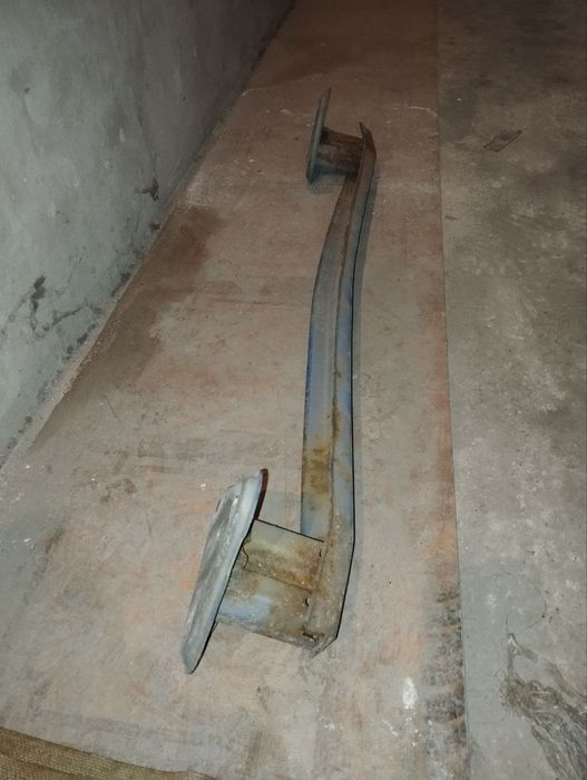 Підсилювач заднього бампера Тойота Яріс