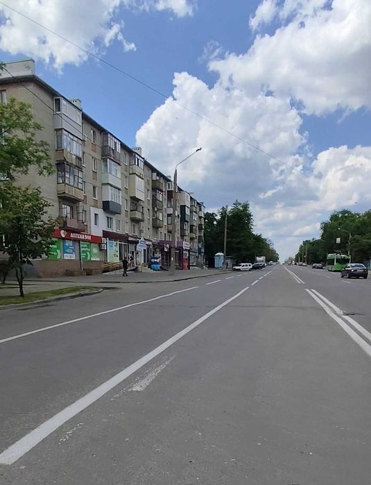 2-кімн. квартира, потребує ремонту, ХТЗ, просп. Олександрівський