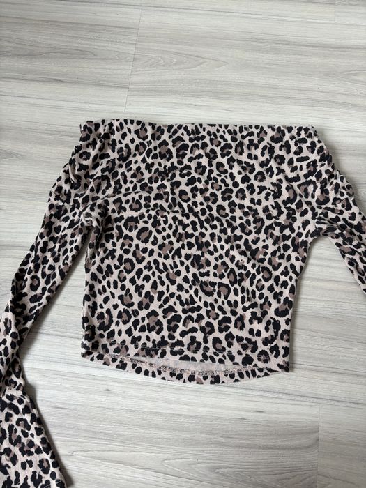 Bluzka w panterkę hiszpanka z długim rękawem crop top