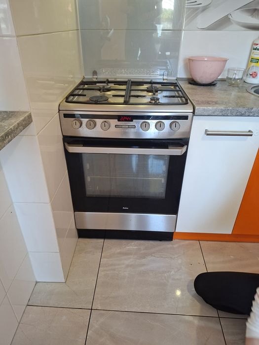 Kuchenka gazowa z piekarnikiem elektrycznym