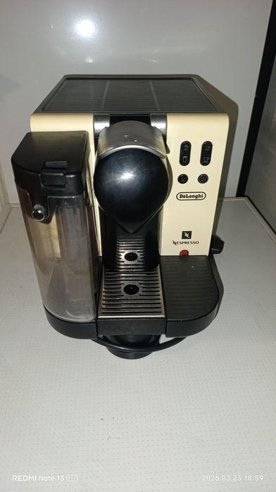 Капсульна кофемашина delonghi