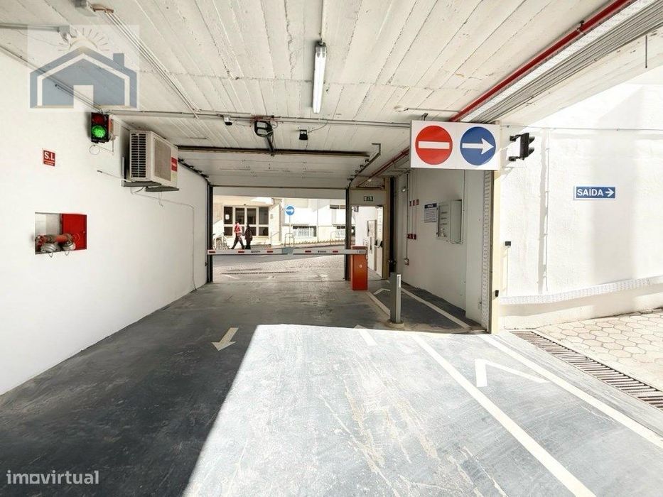 Parque de Estacionamento Automatizado 24h no Centro de Lagos