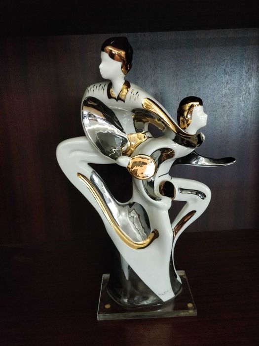 Escultura estatueta cerâmica