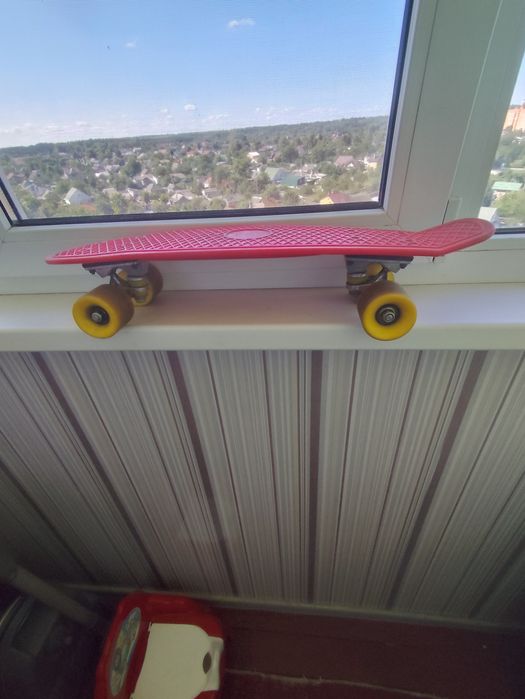 Продам красный скейт