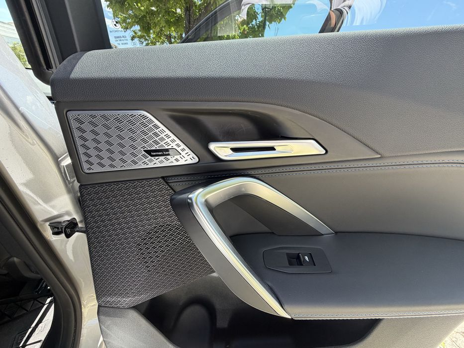 Venda BMW iX1 edrive 20 - Versão Pack Desportivo M (interior e exterior) maio2025 _ OFERTA Wallbox nova