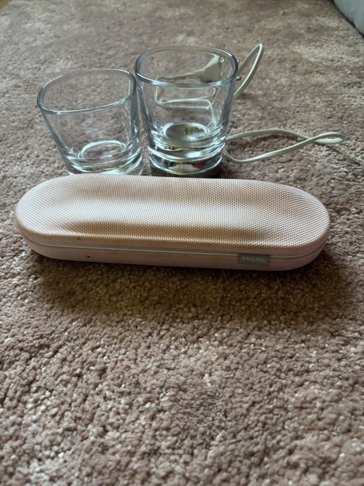 Ladowarka Philips Sonicare szklanka