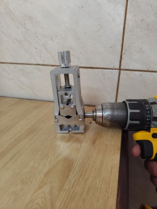 Máquina escarnar fios elétricos