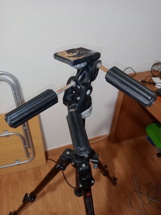 Tripé Manfrotto profissional trip10