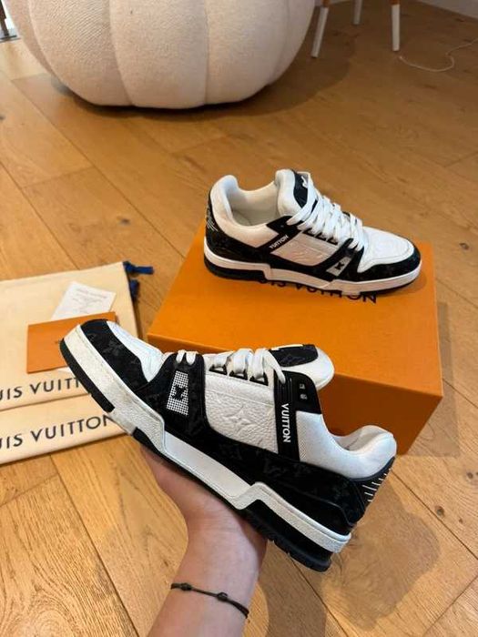 Louis Vuitton LV Trainer White Black R.45
