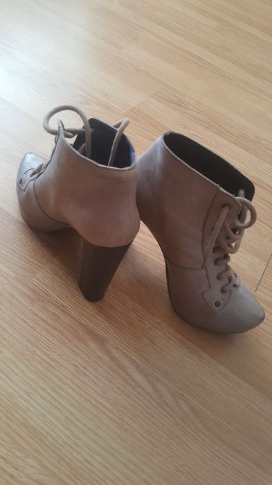 Botins bege inverno