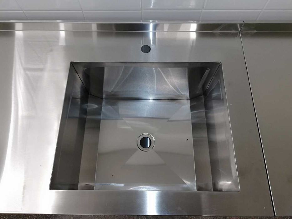 Обладнання з нержавійки для професійної кухні (мийки, столи, сушки)