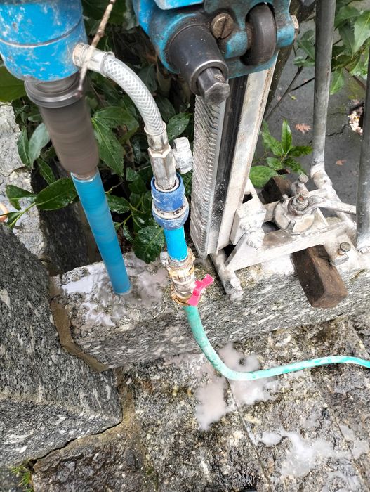 Carotes (furos) em pedra e betão