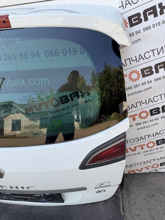 Задня кришка багажника Ляда (зі склом) Renault Scenic 3 сценік 2009-2015 443831