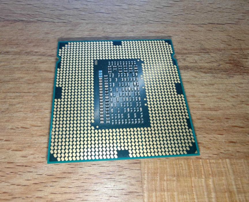 2 x procesor Intel: i3-2100 + i5-2400