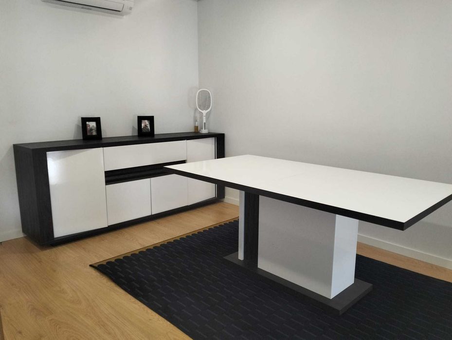 conjunto de Jantar (Mesa, Aparador + 4 cadeiras)