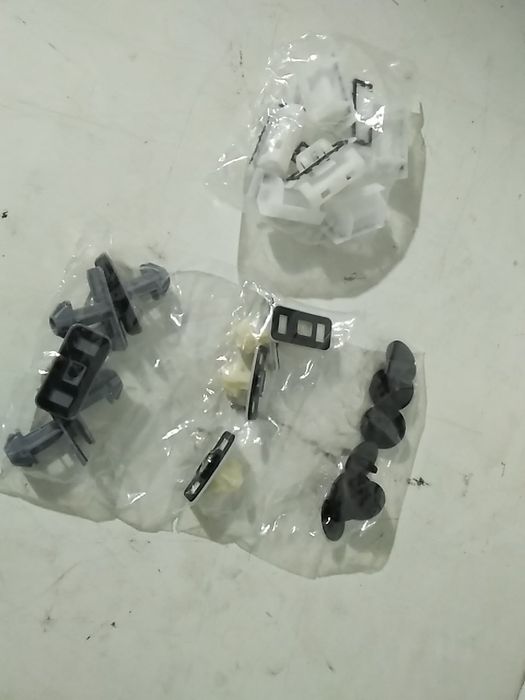 Conjunto de Fixação acabamento soleira - AUDI A6 (4G2, 4GC, C7) | 10 - 18