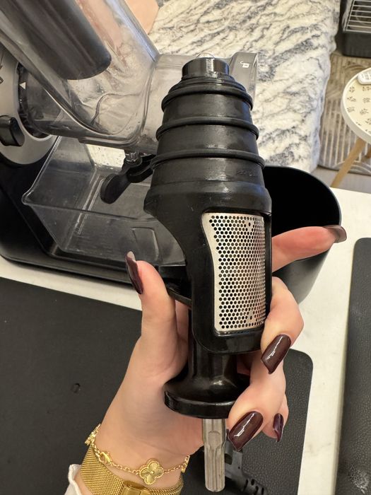 Соковитискач шнековий Philips Viva Collection HR1889/70