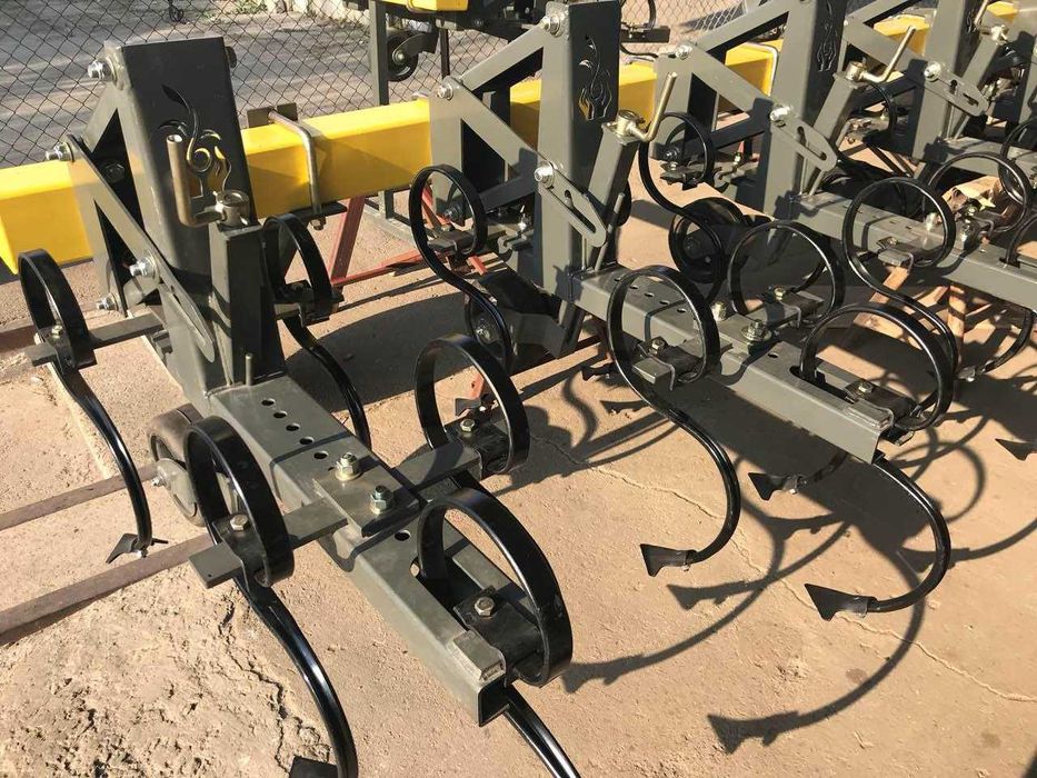 Культиватор прополюючий (просапний) універсальний КПУ-5,6