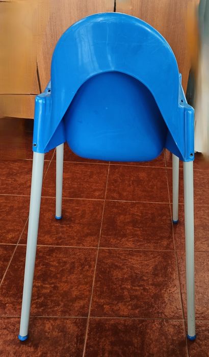 Cadeira de refeição azul