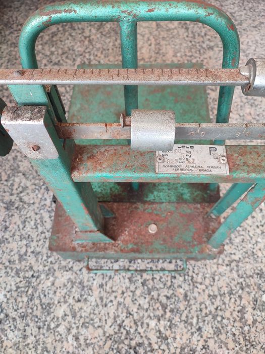 Balança Antiga em Ferro Fundido 100kg (Vintage / Industrial)