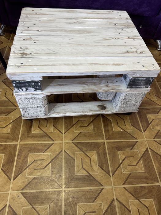 Столик лофт Стол із піддонів