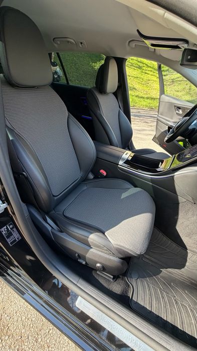 Mercedes-Benz C 300 e — fotografia 4