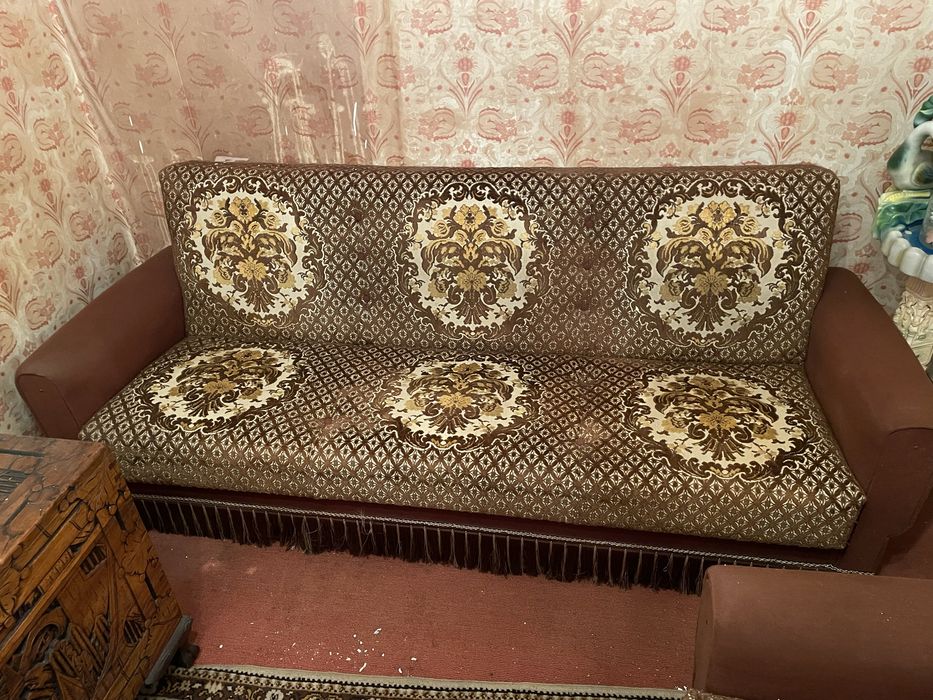 Sofas antigos em bom estado