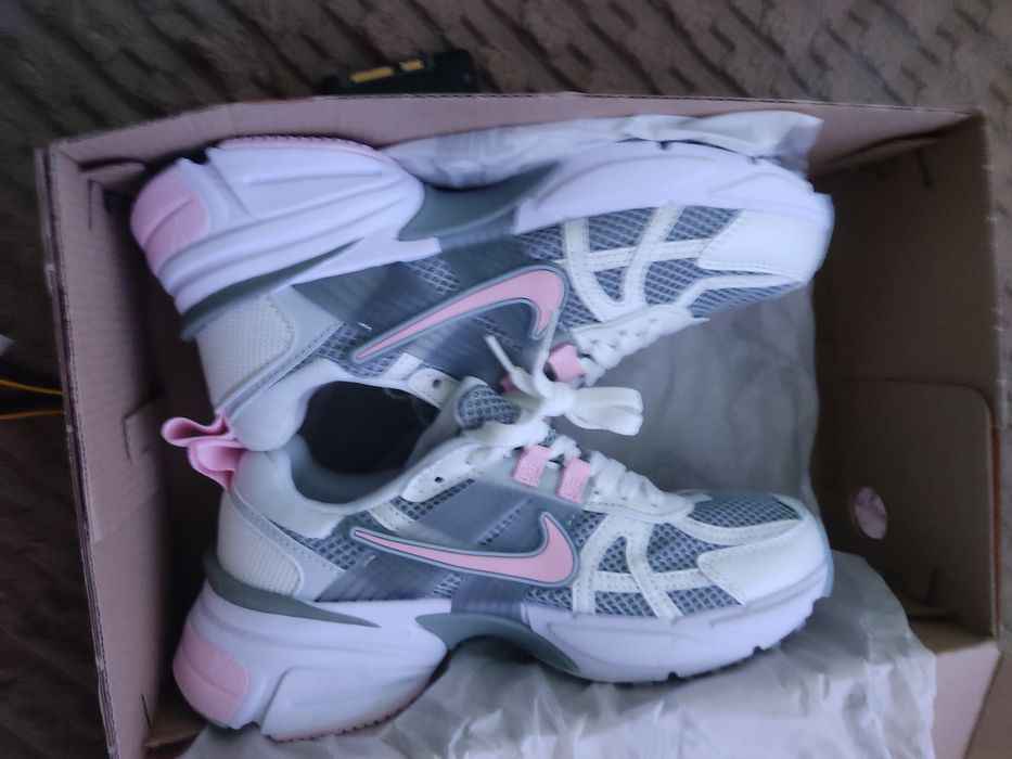Продам кроссовки оригинал  Nike V2K Run Light Pumice Pink Foam