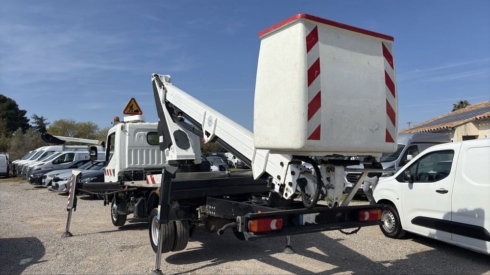 NISSAN CABSTAR 3.0 130cv Grua Cesto de 20M 2020 Apenas 33.000km ##OPORTUNIDADE##
