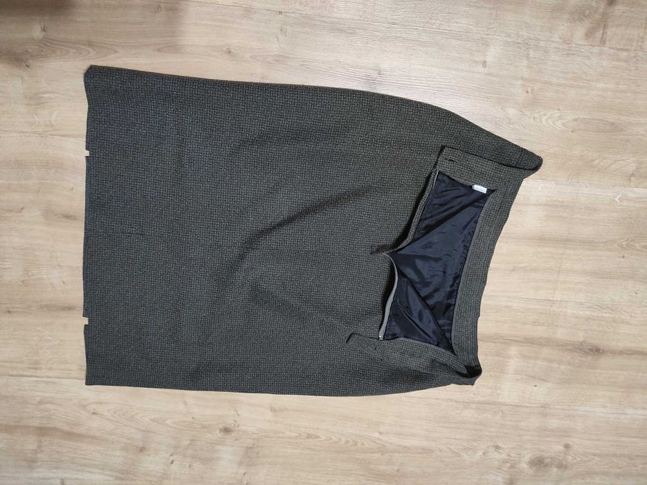 Spódnica klasyczna 40 na podszewce