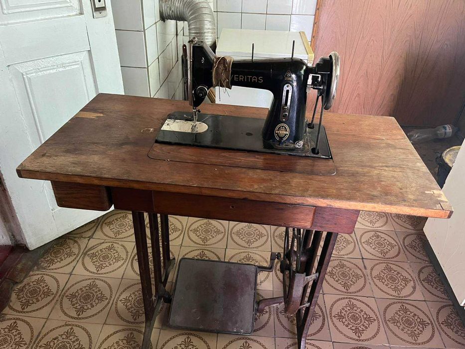Продам швейну машинку Veritas