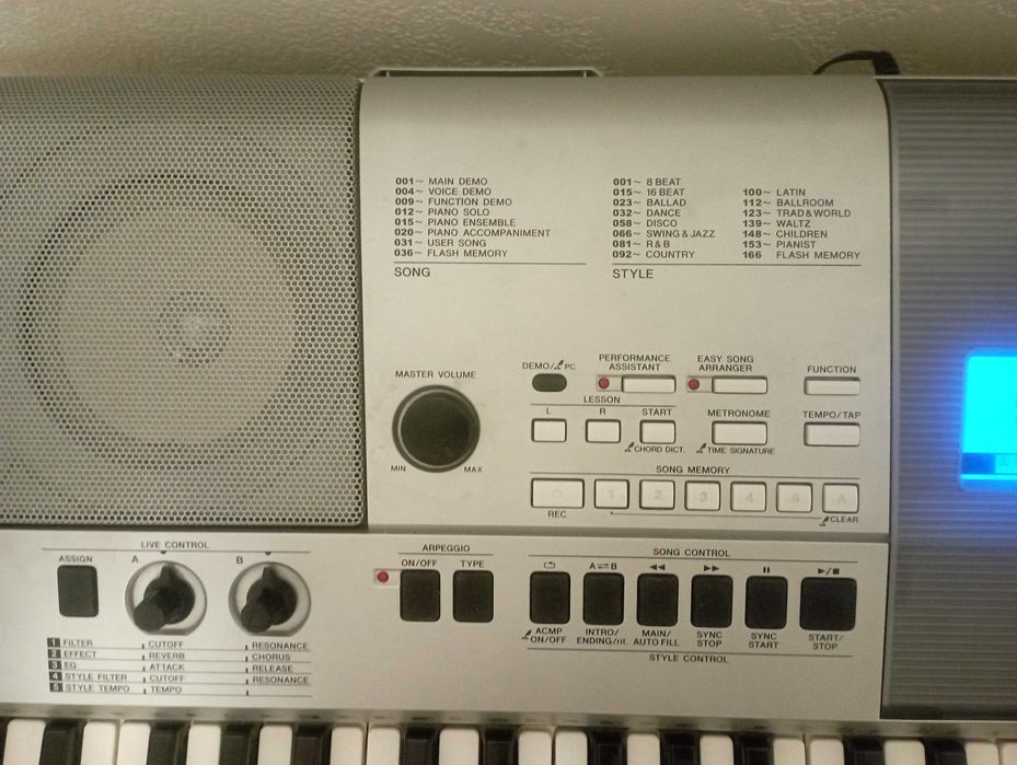 Yamaha PRS-E413 синтезатор