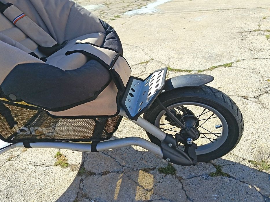 Carrinho de Bebé / Criança BREVI em bom estado com travão e bolsa