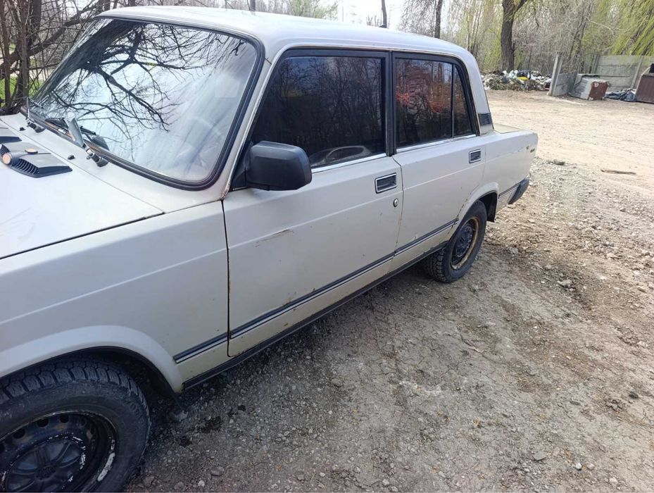 Автомобіль ВАЗ 2107