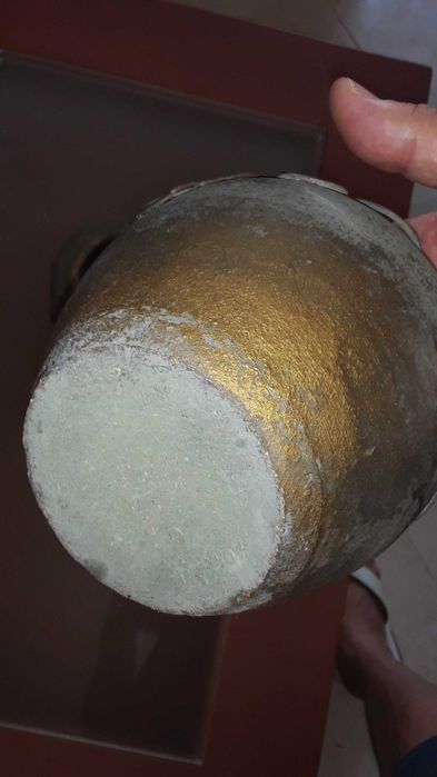 Peças de cerâmica/barro únicas, com relevo em cobre.