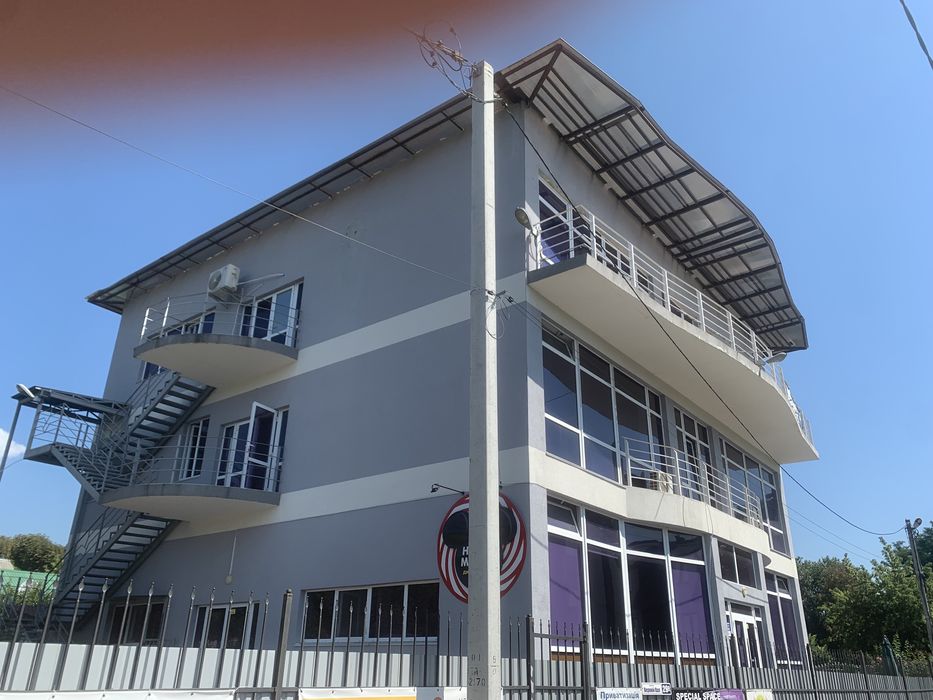 Комерційні приміщення під будь-який вид діяльності (зі світлом)