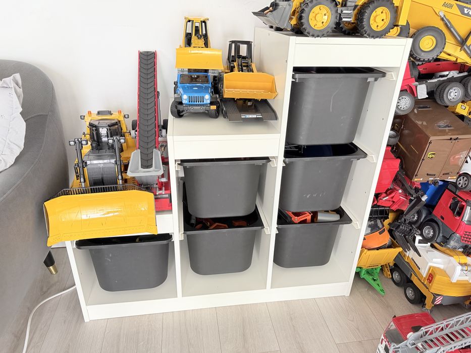 Regł z pojemnikami Ikea