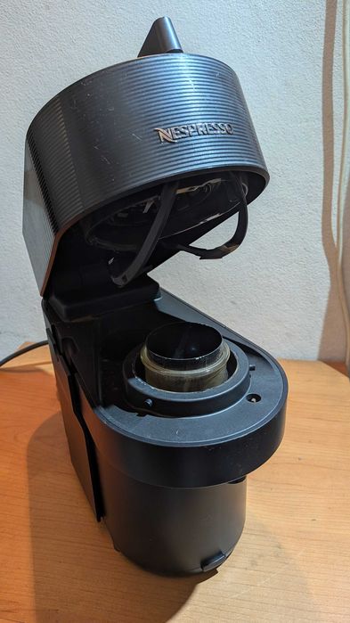 Maquina de Cafe Nespresso Vertuo Pop Preta