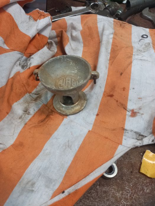 Panela pequena pode servir com cinzeiro