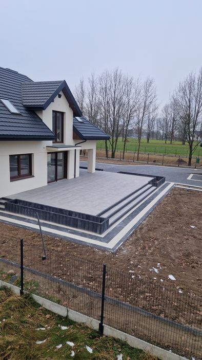 Uslugi Brukarskie, Układanie kostki brukowej