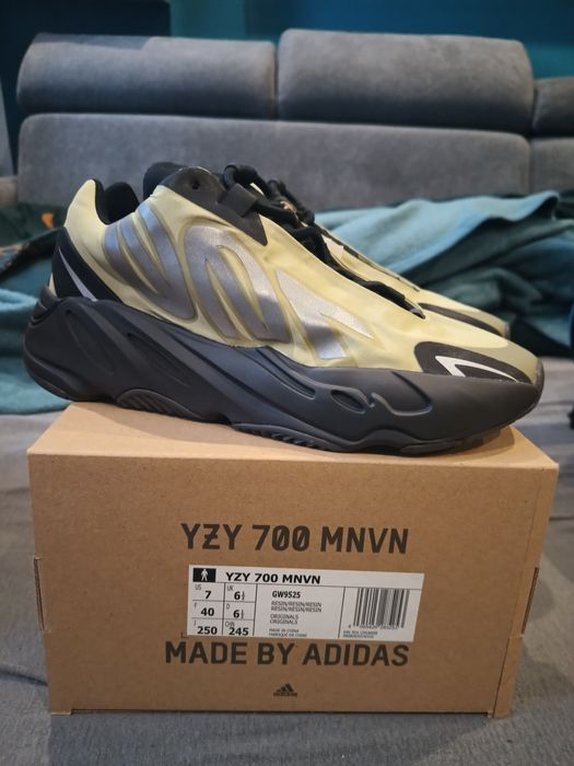 Adidas Yzzy 700 MNVN Kanye West 40