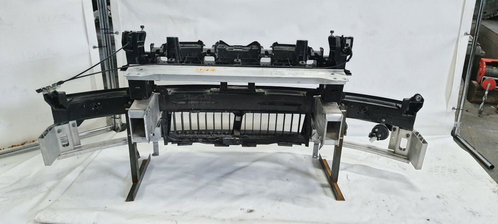 Передня рамка  телевізор Mercedes EQE SUV 294