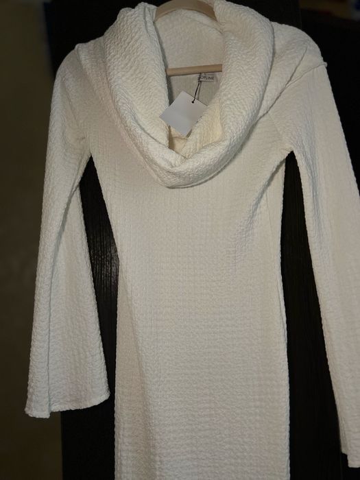 Біле довге плаття