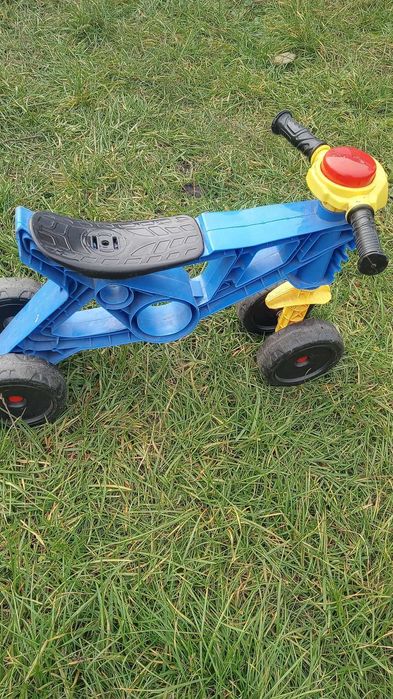 Беговел дитячий пластиковий.