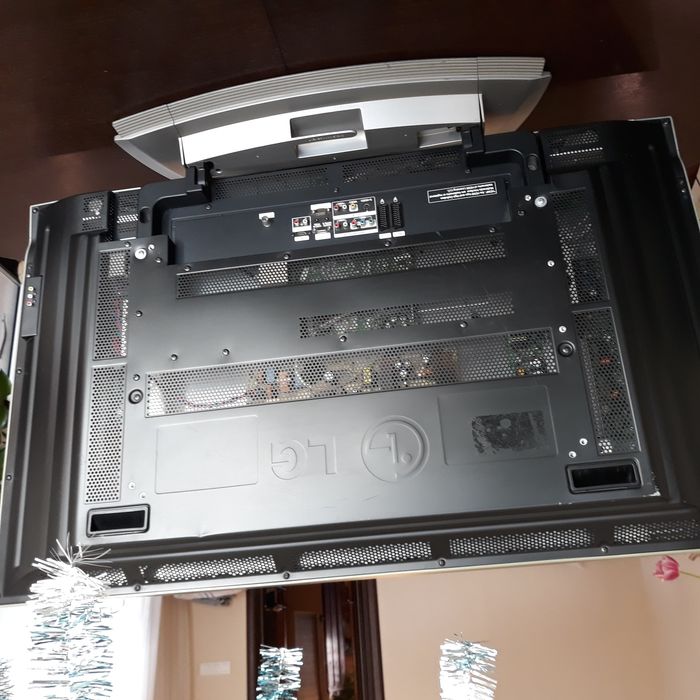 Продам телевизор LG 50PC 1RR