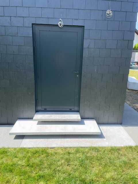 Stopnie lewitujące, beton architektoniczny, duże formaty, pod wymiar