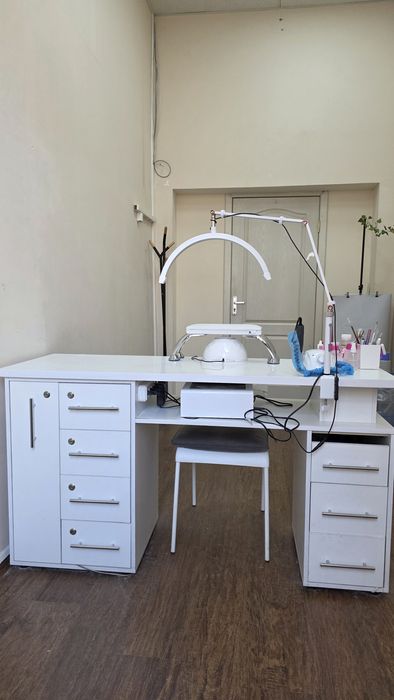 Продаю маникюрный стол,комод