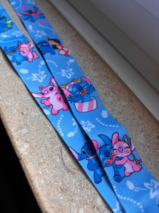 Fita Porta-Chaves / Porta-Cartões – Stitch Expressivo (Produto Novo)