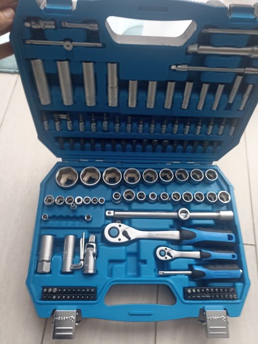 Zestaw narzędzi 222 el.